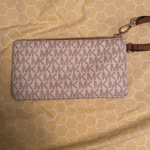Michael Kors Logo Wristlet - Picture 2 of 4